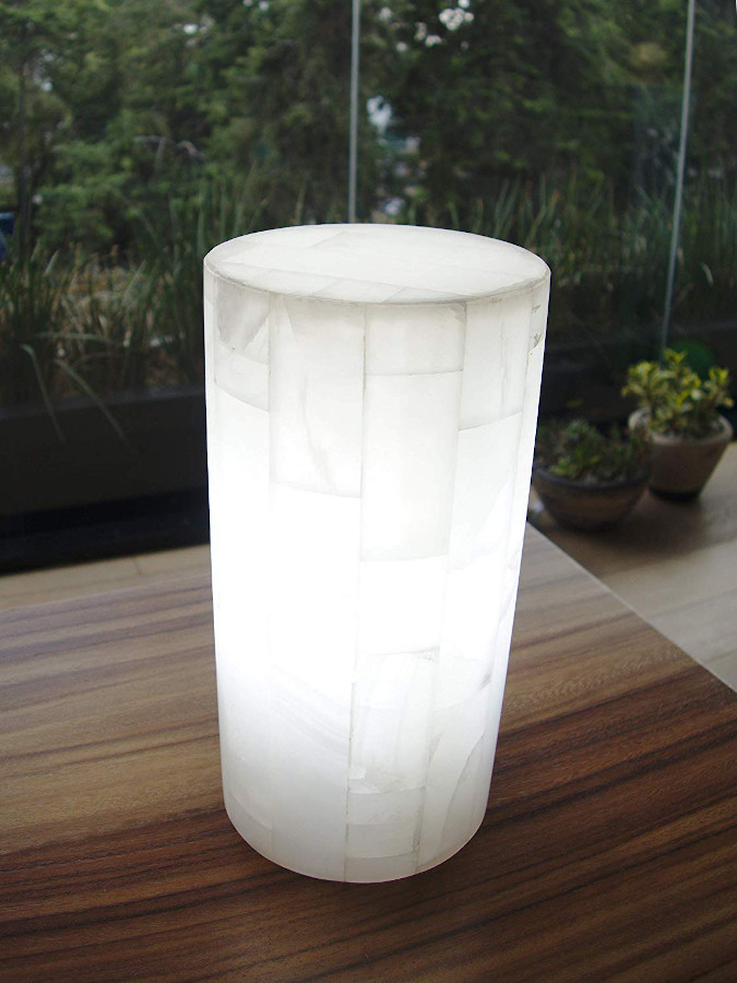 Onyx cylindrical small-sized table lamp made from Blanco San Luis collection using Marqueteria technique