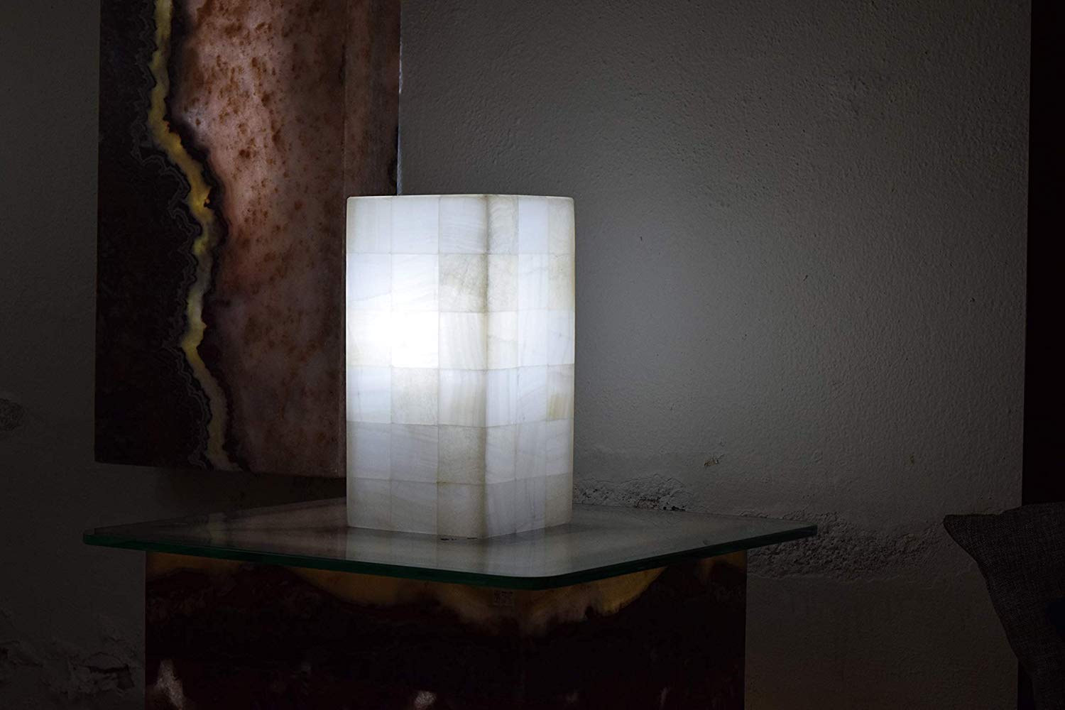 Onyx rectangular small-sized table lamp made from Blanco San Luis collection using Marqueteria technique